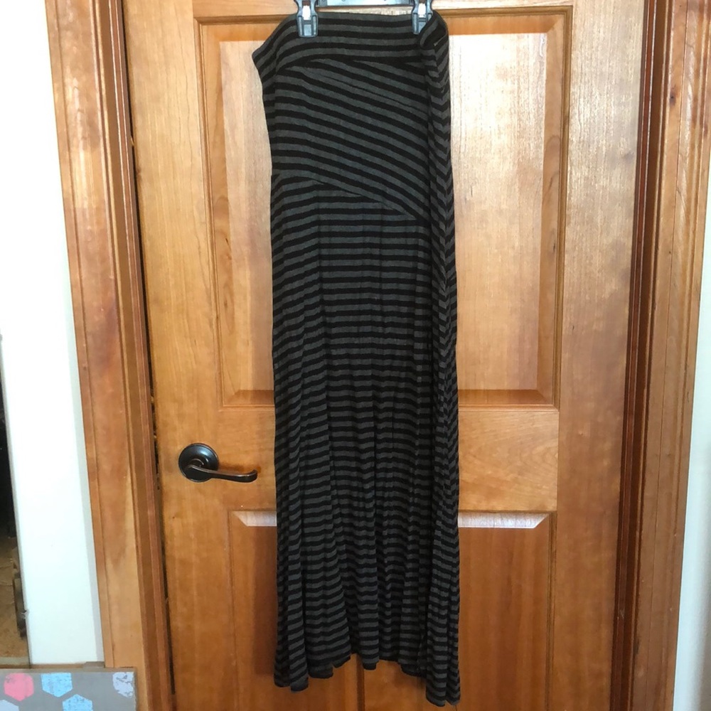 Worn once Mystree Lg grey and black maxi skirt.